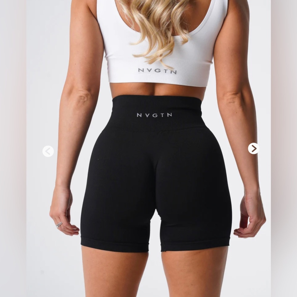 Black Solid Seamless Shorts NVGTN